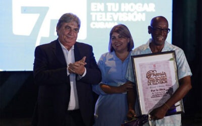 Agasaja Díaz-Canel a la televisión cubana