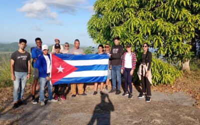 Realizan jóvenes pineros escalada en homenaje a Fidel