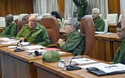 Asisten Raúl y Díaz-Canel a sesión del Consejo de Defensa Nacional