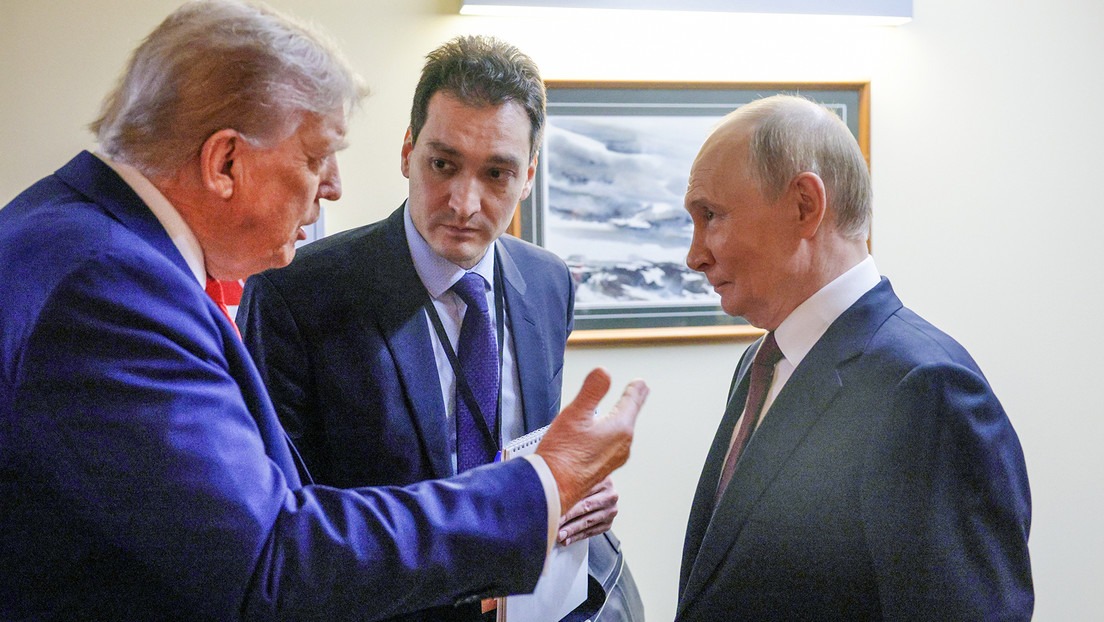 690c676a59bf5b4ba3450e3d El presidente de EE.UU., Donald Trump, y su par ruso, Vladímir Putin, antes de rueda de prensa tras negociaciones en Alaska, el 15 de agosto de 2025. Gavriil Grigorov / Sputnik