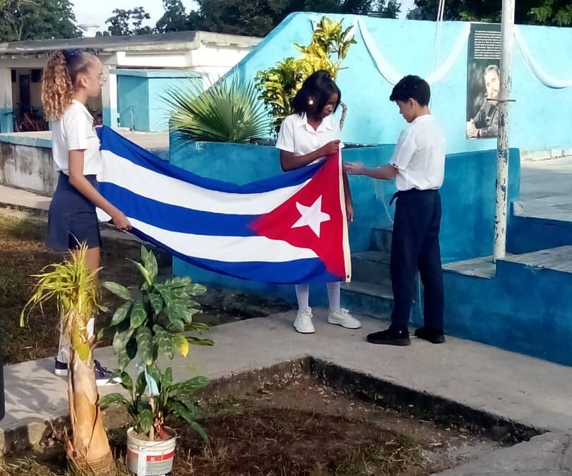 Abanderado pre-destacamento Manuel Ascunce en la Isla de la Juventud