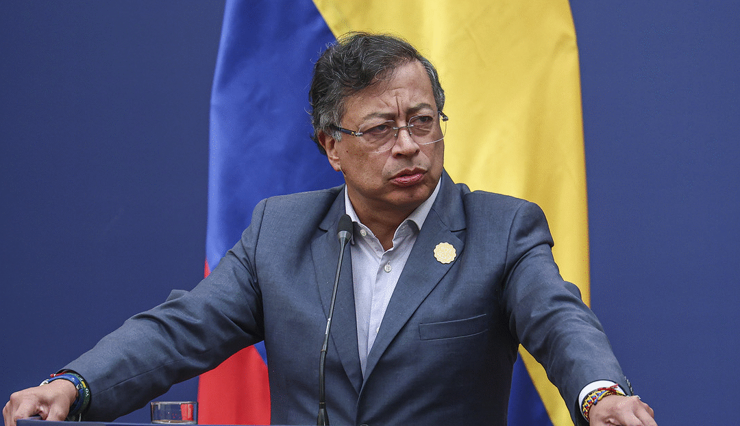 Petro: «El cierre del espacio aéreo de Venezuela es completamente ilegal»