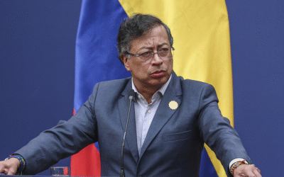 Petro: «El cierre del espacio aéreo de Venezuela es completamente ilegal»