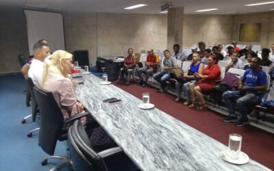 Felicita secretario del partido de la Isla de la Juventud a los mejores atletas del año