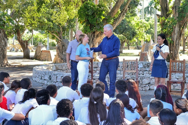 photo_5019485278082632476_y-1