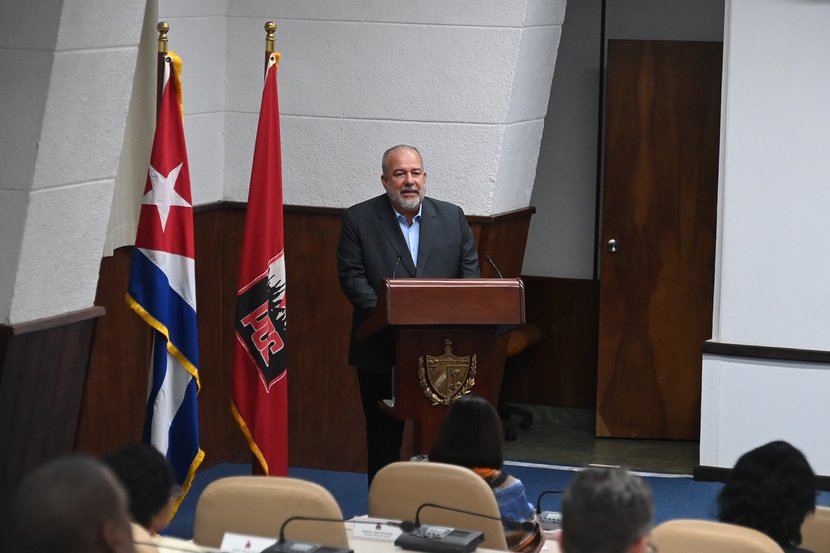 pm_pleno_20251213.jpg__830x600_q85_subject_location-1104,612_subsampling-2