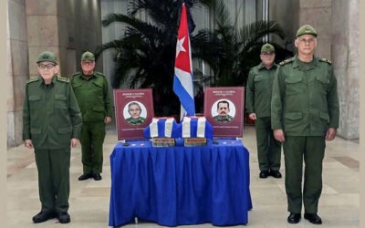 Raúl encabeza última guardia de honor a caídos en Venezuela