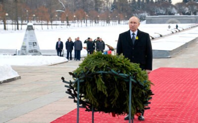 Putin rinde homenaje a las víctimas del bloqueo de Leningrado ante el monumento a la Madre Patria (VIDEO)