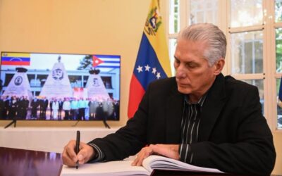 Díaz-Canel firma libro de condolencias por héroes de Cuba y Venezuela