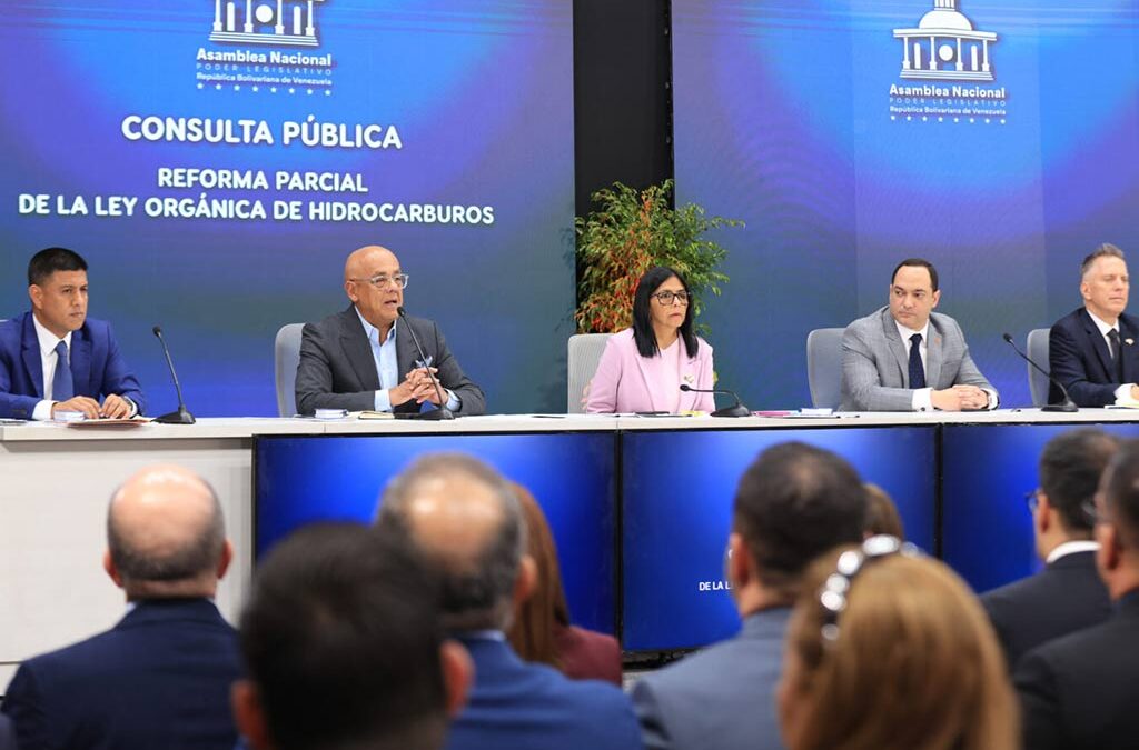Pueblo de Venezuela no recibe órdenes de factor externo, afirma Delcy