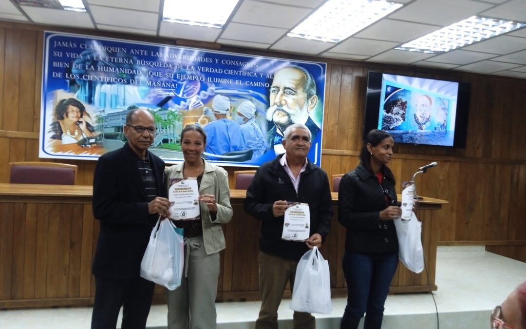 Reconocen a entidades y personalidades que contribuyen a la ciencia cubana