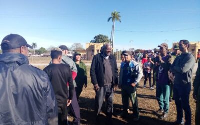 Intercambió Presidente Esteban Lazo con pobladores pineros