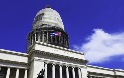 Trump firma un decreto que busca imponer aranceles a países que suministran petróleo a Cuba