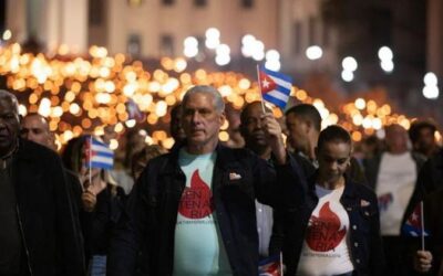 Presidente de Cuba encabeza tradicional Marcha de las Antorchas