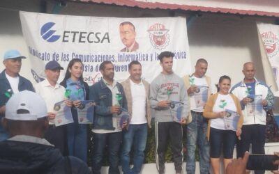 Reconocen a comunicadores pineros