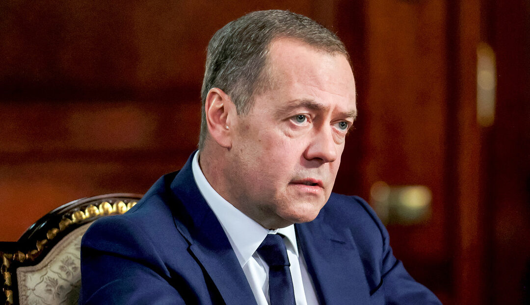«Algo surrealista»: Medvédev sobre la propuesta de Zelenski de proteger a países en Oriente Medio