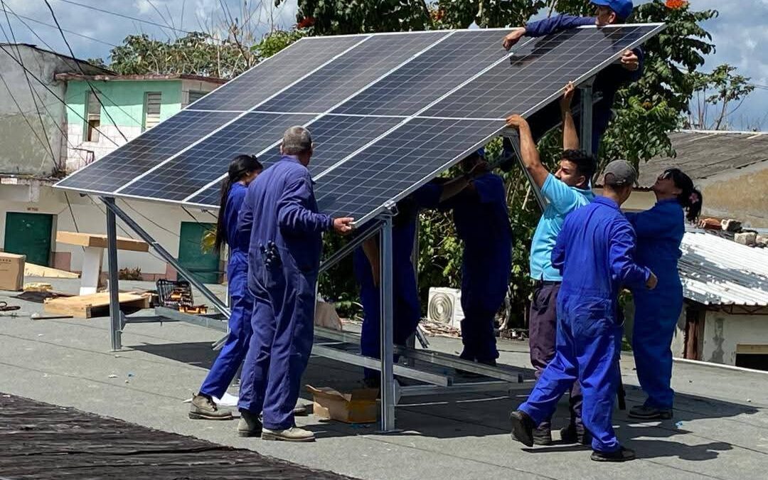 Cuba cambia su matriz energética para disminuir dependencia de combustibles fósiles.