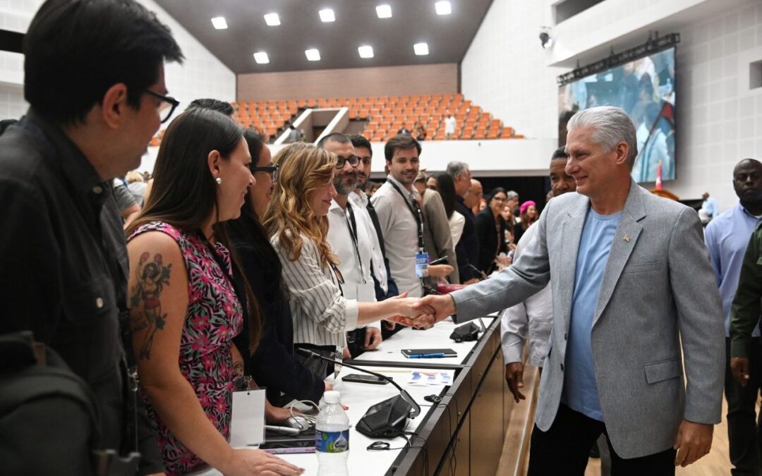 Díaz-Canel al Convoy: “Ustedes construyen puentes que el imperio no puede destruir”