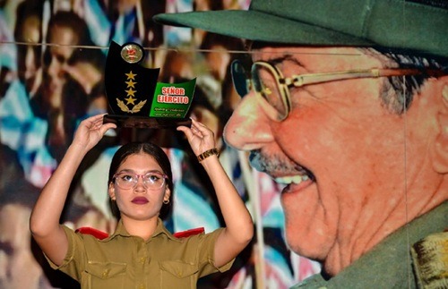 Reconoce Raúl a Ejército Oriental por aporte a Guerra de Todo el Pueblo