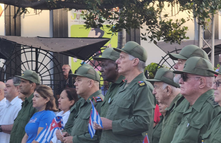 Asiste Díaz-Canel a acto por aniversario de la proclamación socialista