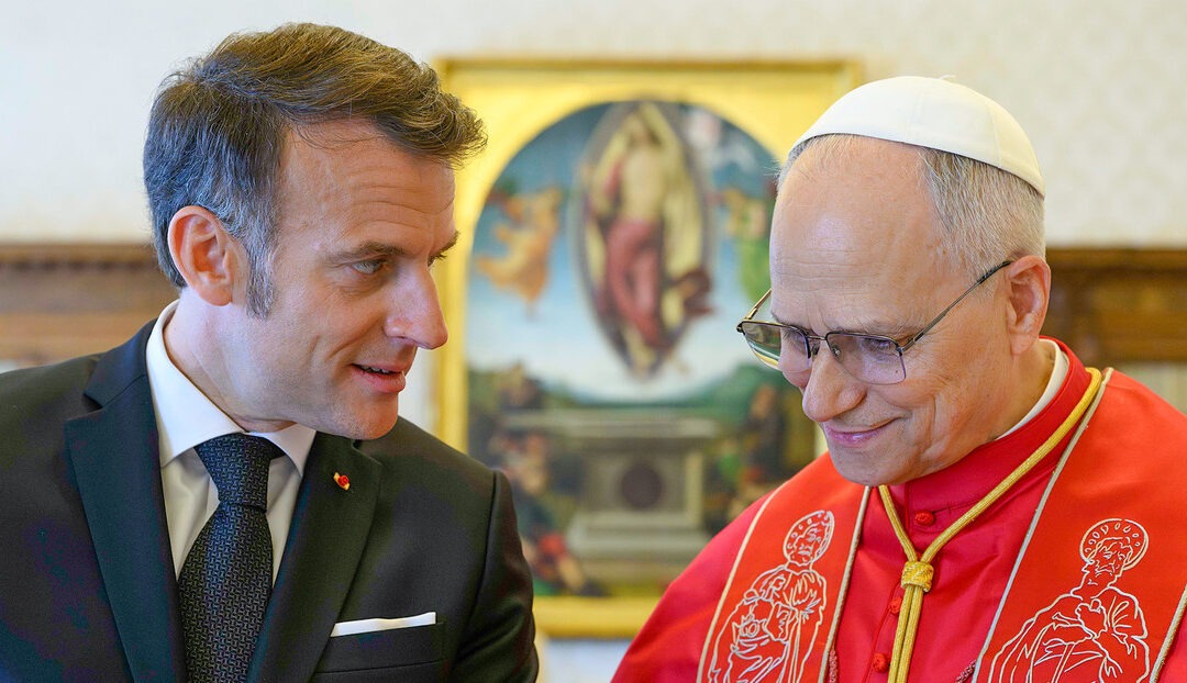 El sorprendente regalo de Macron al papa León XIV
