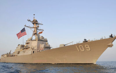 Medios: Destructor de EE.UU. da media vuelta ante Ormuz tras una advertencia de Irán