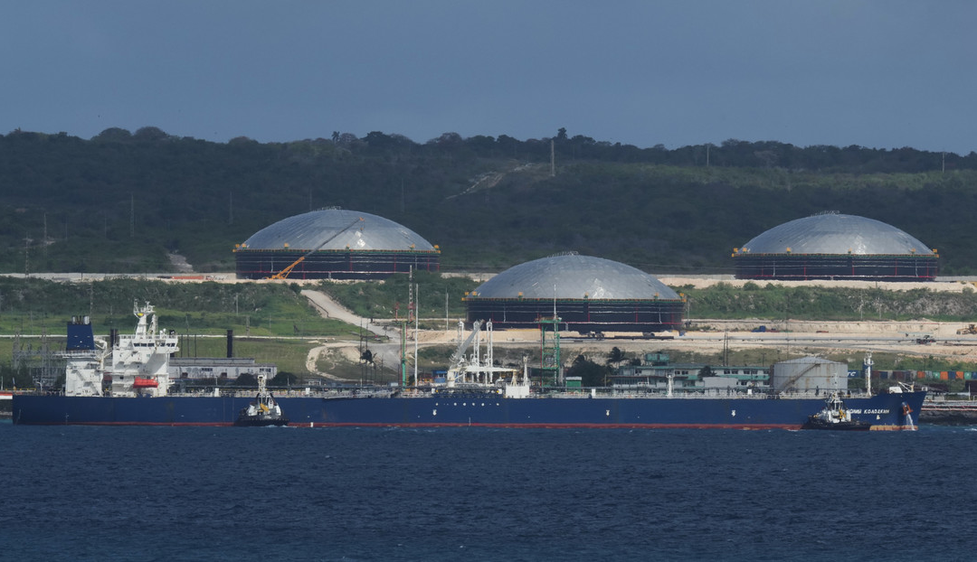 «No los dejaremos en apuros»: un segundo cargamento de petróleo procedente de Rusia está siendo cargado con destino a Cuba