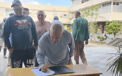 Constructores junto a la patria