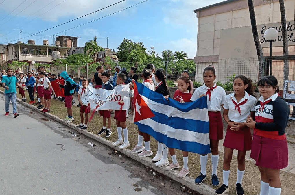 ¡Pioneros en Marcha: 65 Años de Historia y Futuro!