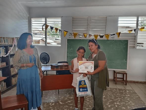 Estudiante pinera triunfa en concurso nacional Leer a Martí