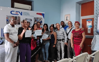 Pineros realizan taller de innovación y ciencia en Consejo Electoral