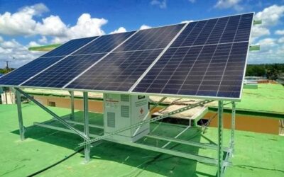 Colombia alista envío de paneles solares a Cuba, afirmó Petro