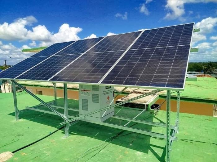 Colombia alista envío de paneles solares a Cuba, afirmó Petro
