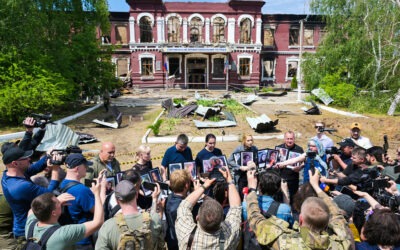 VIDEO: Periodistas extranjeros visitan el lugar del mortífero atentado de Kiev