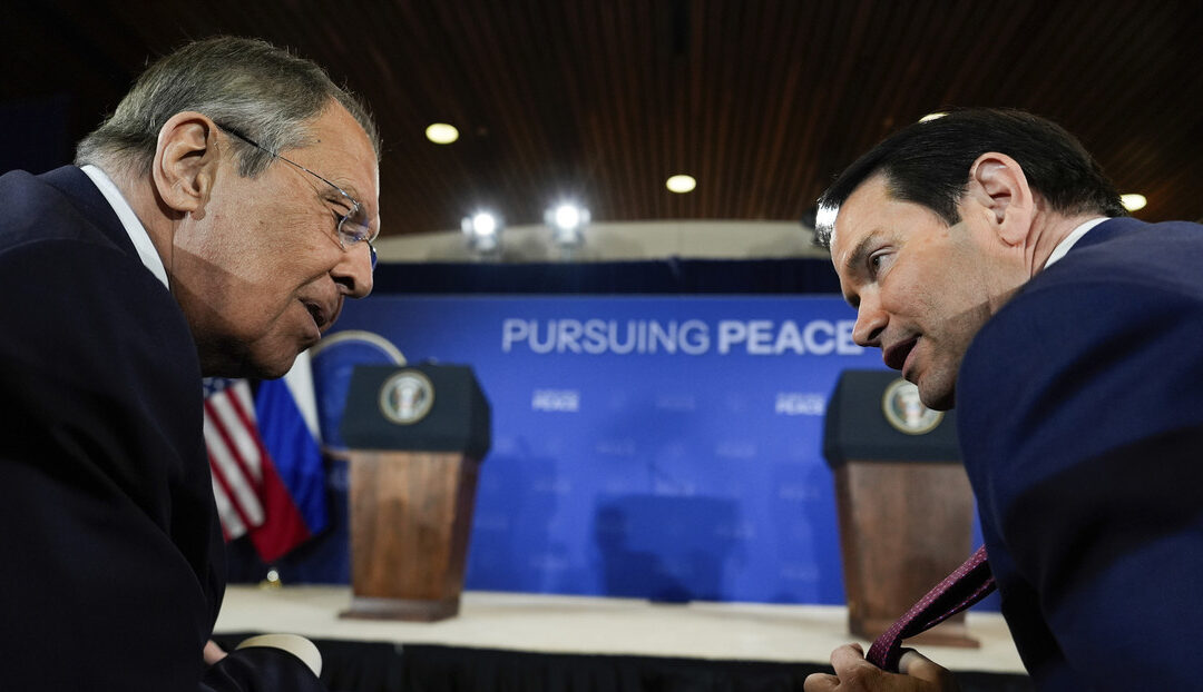Lavrov informó a Rubio de la necesidad de evacuar las embajadas en Kiev