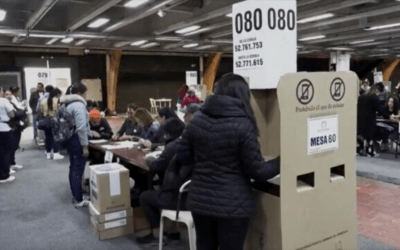 Colombianos acuden a las urnas para elegir a su próximo presidente