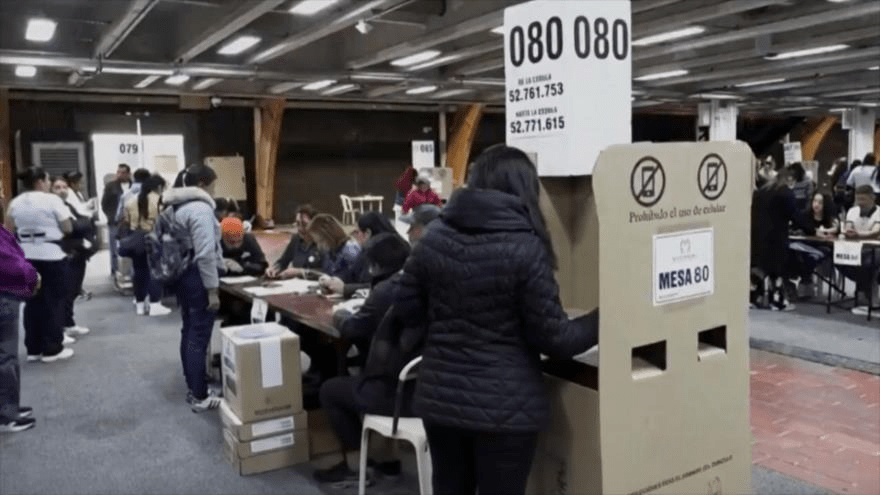 Colombianos acuden a las urnas para elegir a su próximo presidente