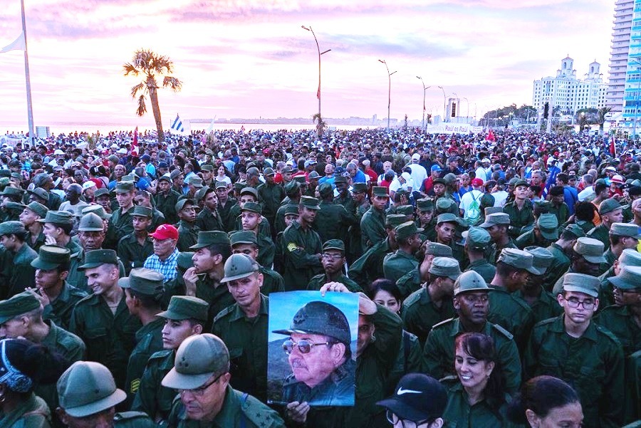 Tribunas abiertas en toda Cuba en respaldo a Raúl