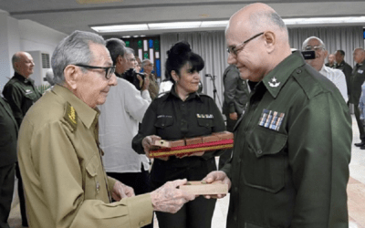 Presiden Raúl y Díaz-Canel actos de ascensos y condecoraciones a oficiales del Minint