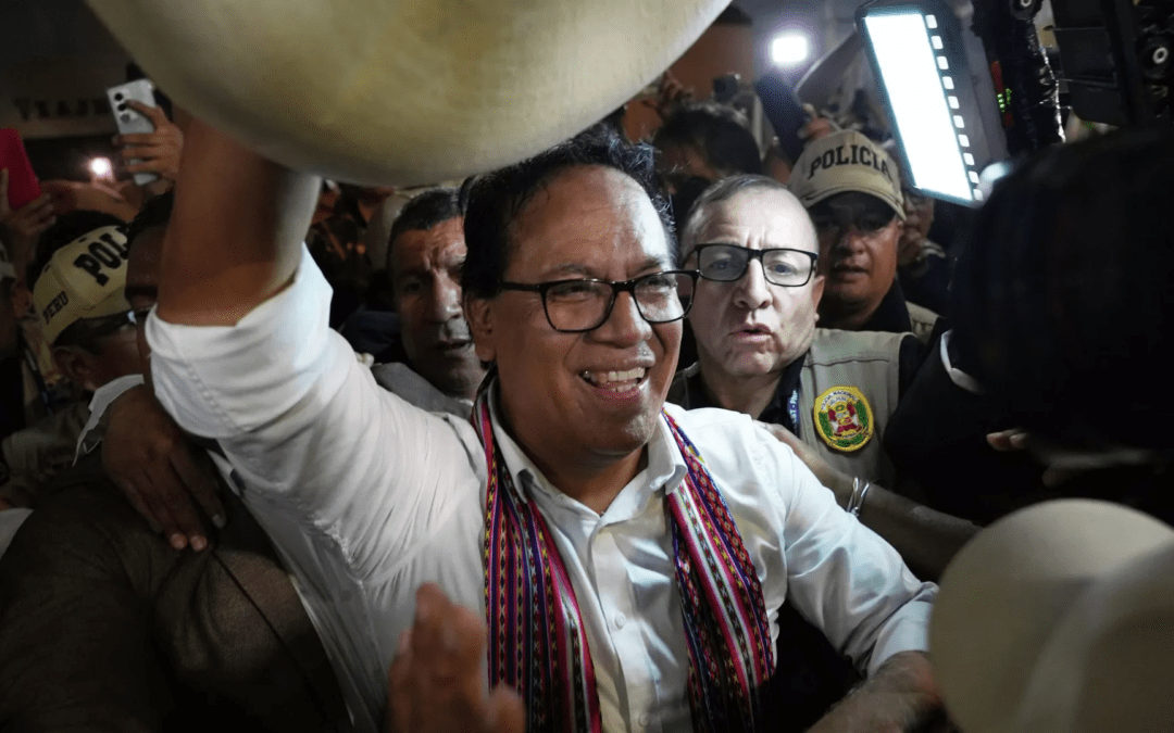 Sánchez supera a Fujimori en el balotaje presidencial en Perú con el 93,9% del escrutinio