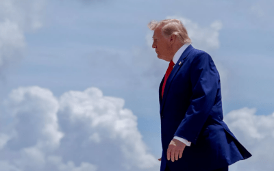 Trump cambia de avión en la cumbre de la OTAN por amenaza de atentado, informan medios