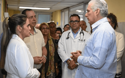 Intercambia Presidente Díaz-Canel con el colectivo del Hospital Joaquín Albarrán