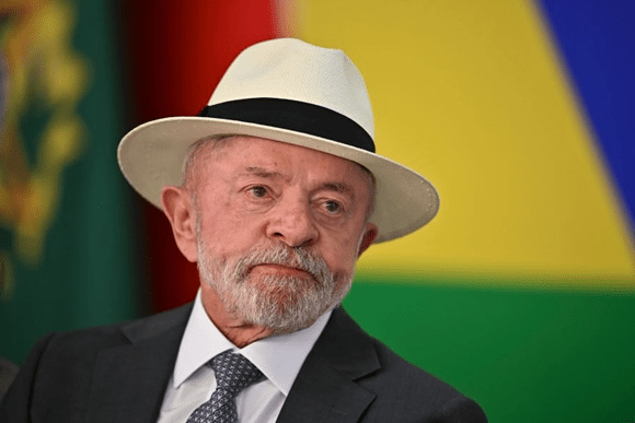 Lula supera a Flávio Bolsonaro por siete puntos en el balotaje y lidera la primera vuelta con 44,9 %, según encuestas