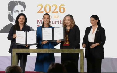 Presidenta de México firma iniciativa de ley contra feminicidio