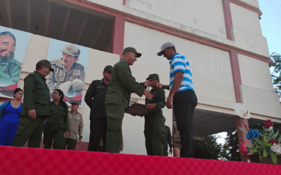 Realizan acto de ascenso y condecoraciones.