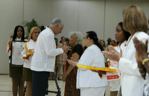FMC celebra sus 66 años con imposición de altas distinciones a más de 300 mujeres de todo el país