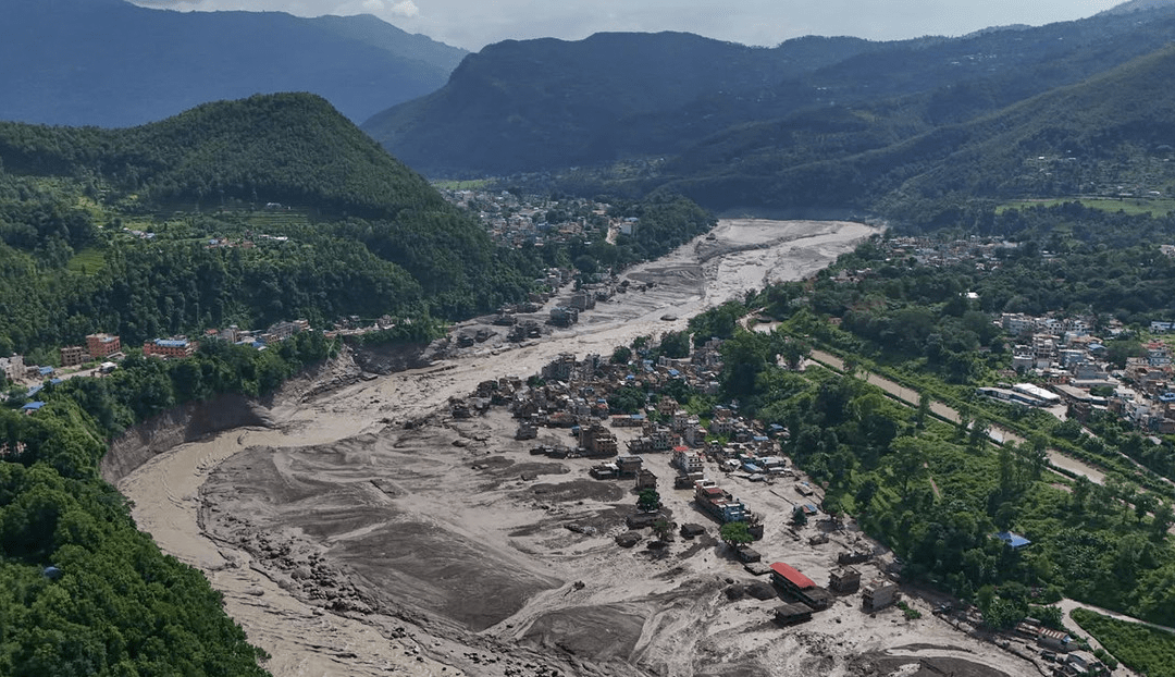 ¿Qué desató las mortales inundaciones en Nepal y China?