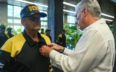 Condecora Presidente Díaz-Canel a rescatistas cubanos que ayudaron en Venezuela