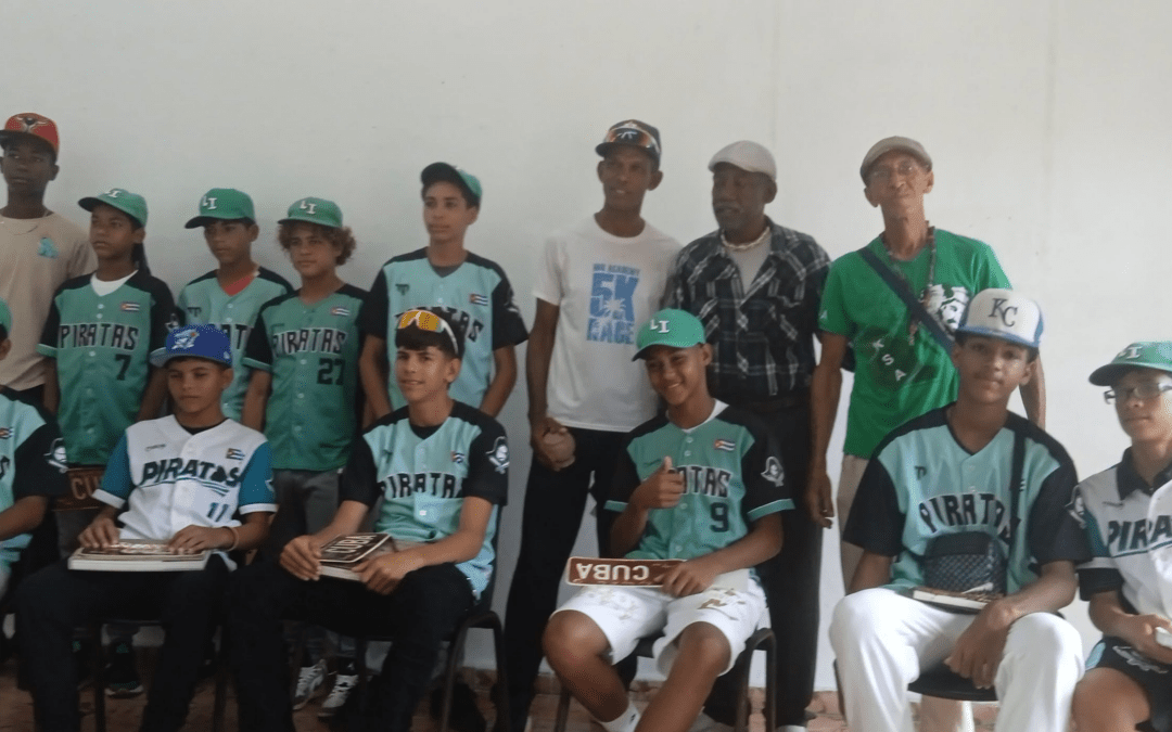 Peloteritos pineros invitados especiales en espacio Arte y Deporte