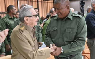 Preside Raúl el homenaje a la Dirección de Seguridad Personal